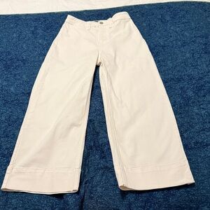 BCBGeneration White Pants. Wide Leg Crop. Trending. Size O/24